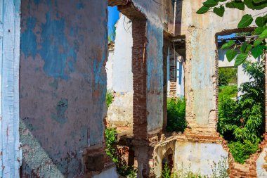 Eski mimarinin terk edilmiş tarihi ve kültürel mirası. Kıyametin olağandışı ayrıntıları. Arkaplan