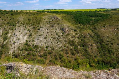Doğu Avrupa 'nın dağlık doğası. Metin veya yazıtlar için kopyalama alanı olan arkaplan