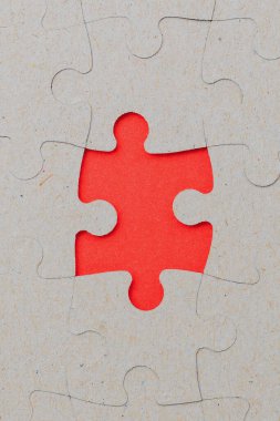 Tek elementi olmayan bulmacalar. Metin veya yazı için boşluk kopyala. Dikey resim.