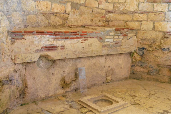 Τοίχος Βωμού Επιβιώσασα Πολιτιστική Κληρονομιά Από Την Αρχαιότητα Επιλεκτική Εστίαση — Φωτογραφία Αρχείου