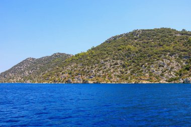 Kekova adasının Rocky doğası, Lycia 'nın merkezlerinden biri olan Antalya' daki Demre ve Kas yakınlarındaki Karavola, Lycian Dolichiste 'nin bir diğer adı.