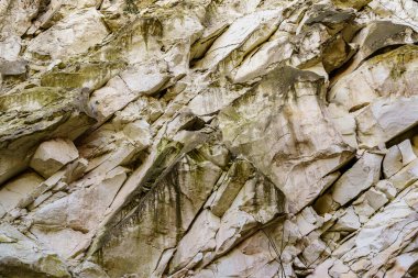 Doku, vahşi doğada kaya oluşumunu çatlattı. Metin için kopyalama alanı olan arkaplan