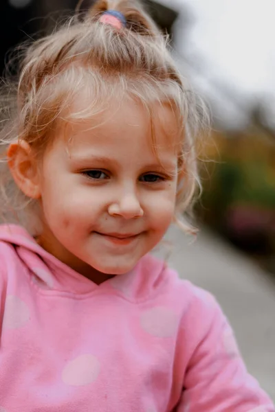 Portrét Krásné Usměvavé Dívky Roky Detailní Záběr Životní Styl Chvíle — Stock fotografie