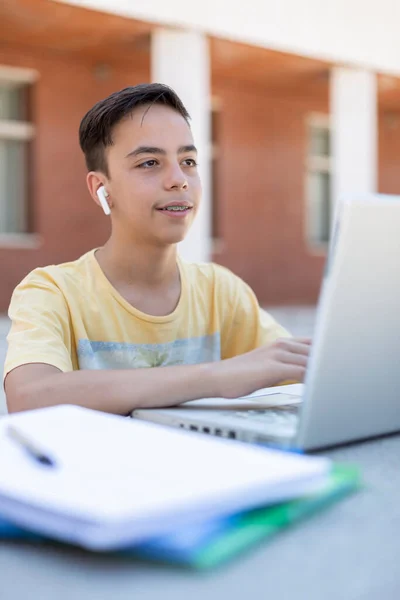Caucasian Teenage Boy Studying Outdoors Secondary Education — Foto de Stock