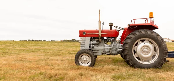 Panoramic View Tractor Standing Crop Field Day Cloudy Concept Agriculture — Foto de Stock