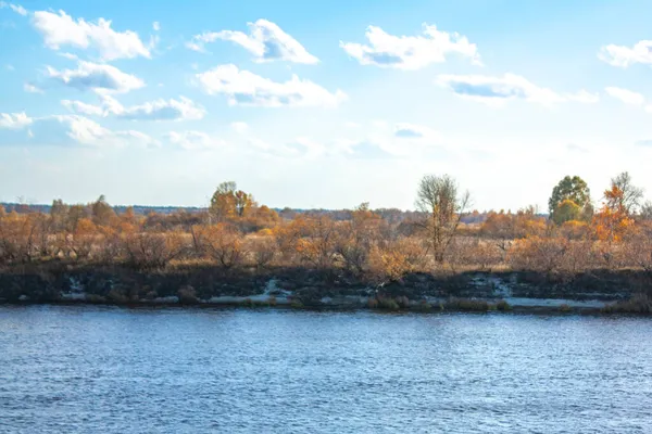 Schöne Wolken Blauen Himmel Herbstliche Landschaft Einem Strahlend Sonnigen Tag — Stockfoto