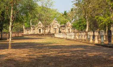 Prasat Sdok Kok Thom antik Khmer 'in önemli bir tarihi yeridir. Tayland-Kamboçya sınırında, Sa Kaeo bölgesinin Tayland tarafında.