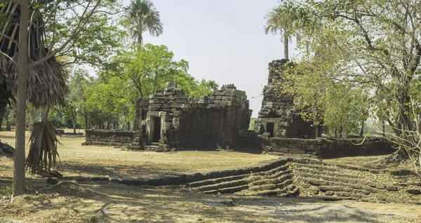 プラサート ラム病院だったクメールの遺跡です カンボジア王ジャヤヴァルマン7世の治世に18世紀頃に建てられ タイのナコンラチャシマ県の有名な観光名所でもあります — ストック写真