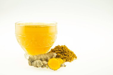 Zerdeçal vitamin ve birçok mineral açısından zengin bir bitkidir. Vücudun bağışıklığını güçlendiren antioksidanlar var..
