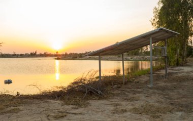 Tayland kırsalında yenilenebilir enerji olarak kullanılan güneş enerjisi