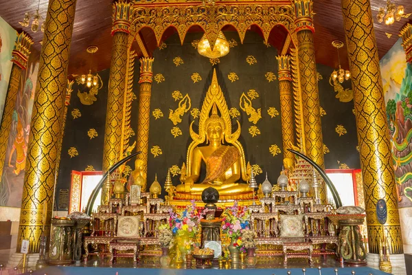 THAILAND, SISAKET- Mart 27,2021: Phra Buddha Chinnarat Tayland 'ın Sisaket Eyaleti Wat Sri Bueng Bun' daki bir şapelde.