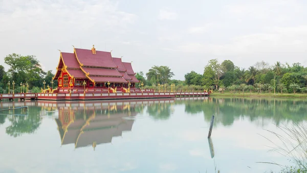 Wat Lahan Sai是泰国Buriram省的一座具有美丽建筑模型的寺庙 — 图库照片