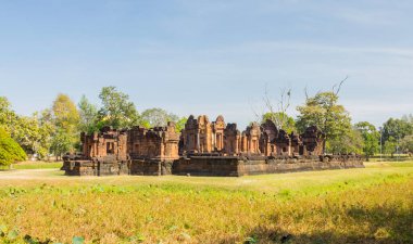 Prasat Pueai Noi Tayland 'ın Khon Kaen şehrindeki en güzel günahkar Khmer sanat eserlerinden biridir..