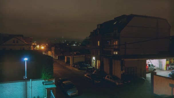 爱尔兰都柏林 2017年1月4日 城市夜幕降临 捕捉到北部内城地区的车灯小径 都柏林尖塔可以在后面看到 — 图库视频影像