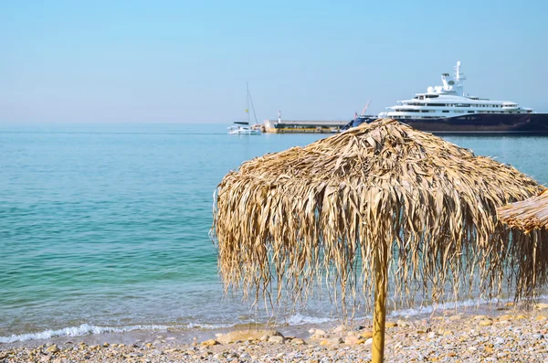 Parasol on the beach — Stock Photo, Image