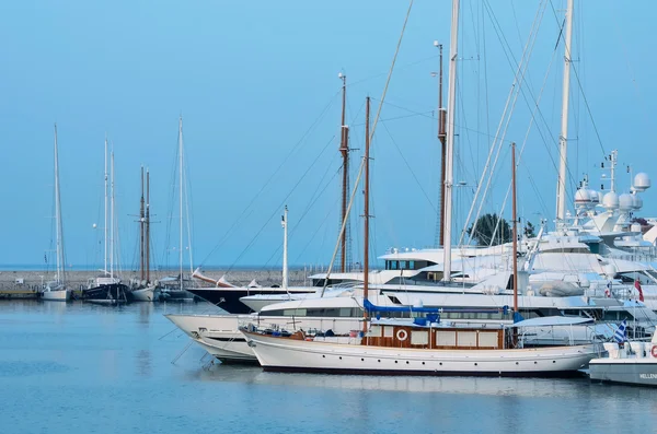 Yacht in the marina — Stock Photo, Image