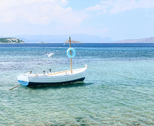 Weißes Boot — Stockfoto