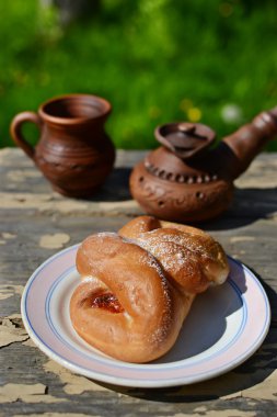 eski ahşap masa üzerinde topuz