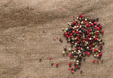 siyah, beyaz ve biber karışımı