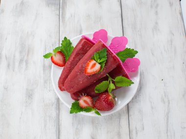 çilek Buz lolly nane ile