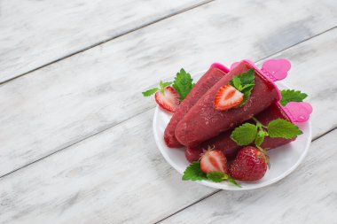 çilek Buz lolly nane ile