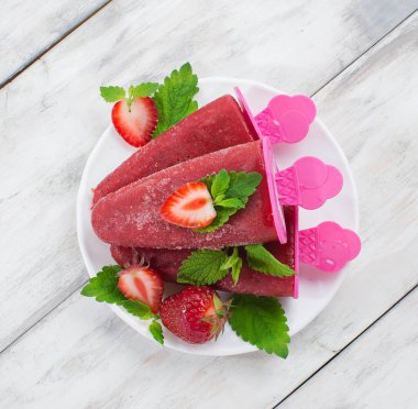 çilek Buz lolly nane ile