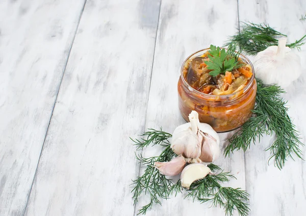 Caviale di melanzane in un vaso di vetro — Foto Stock