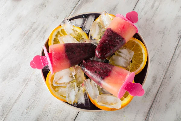 Eis am Stiel mit Blaubeeren und Orange — Stockfoto