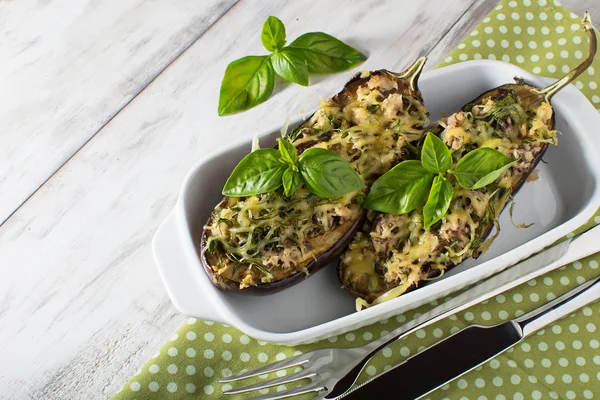 Berenjena al horno con albahaca y queso —  Fotos de Stock