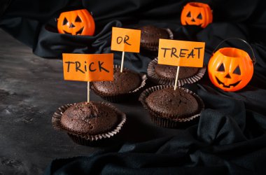 Halloween çikolatalı kek 