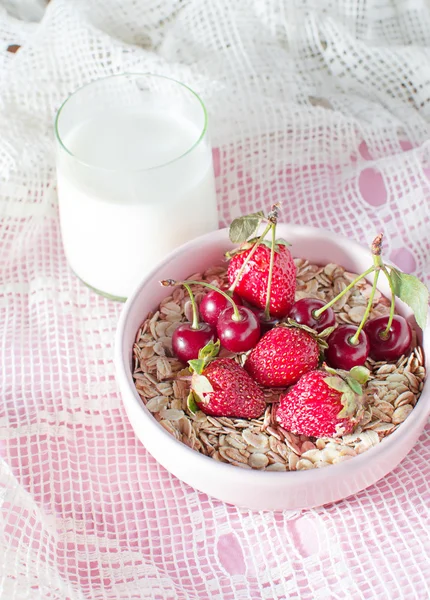 Oatmeal with strawberry and cherry — Stock Photo, Image