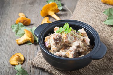 chanterelles Mantar krema ile