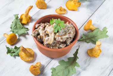 chanterelles Mantar krema ile