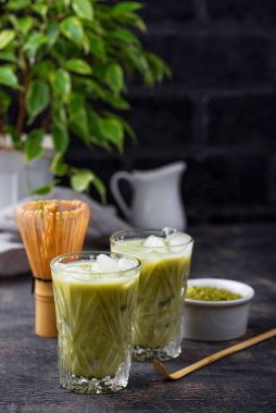 Süt ve buzlu soğuk kibrit çayı