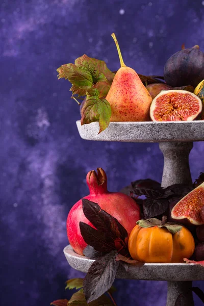 Composition d'Halloween avec des fruits d'automne — Photo