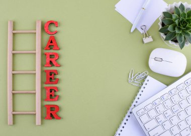 Ofis masasında kariyer gelişimi kavramı