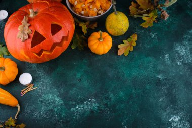 Cadılar Bayramı balkabağı feneri yapma süreci