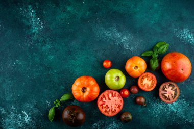 Farklı renkte domatesler.