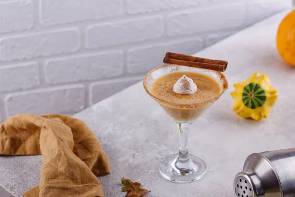 Сливочный коктейль из тыквы или ликер — стоковое фото