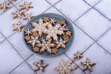 Kar tanesi şeklinde Noel kurabiyeleri