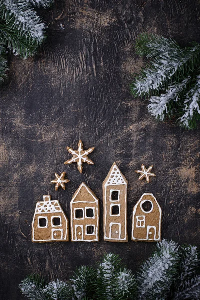 Galletas de Navidad en forma de casa de jengibre — Foto de Stock