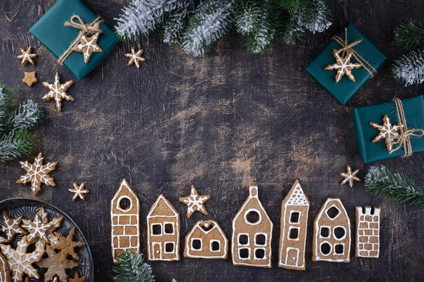 Galletas de Navidad en forma de casa de jengibre — Foto de Stock