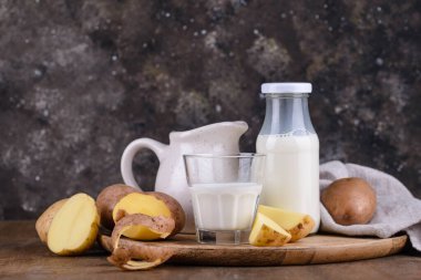 Patates sütü. Sütsüz sağlıklı vejetaryen içeceği