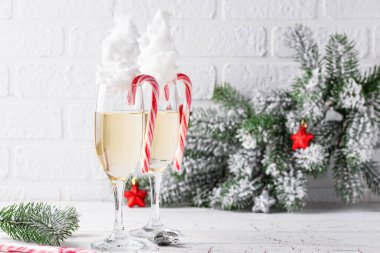 Şampanya ya da pamuk şeker ile kovboyculuk