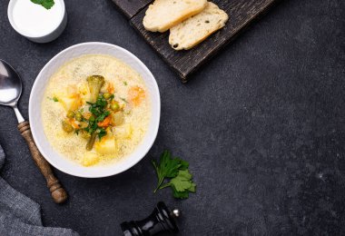 Patatesli sebze çorbası ve karnabahar.