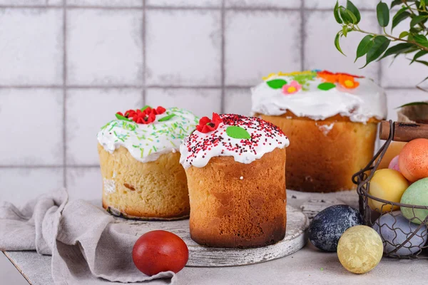 Traditional Ukrainian and Russian Easter cake kulich — стоковое фото