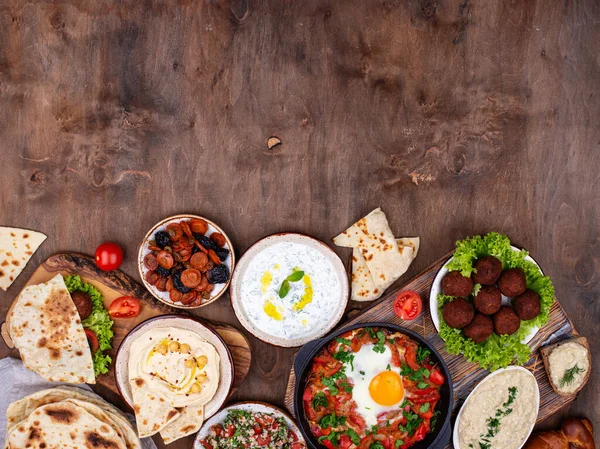 Comida tradicional judía, israelí y de Oriente Medio — Foto de Stock