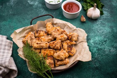 Soslu fırında tavuk nugget.