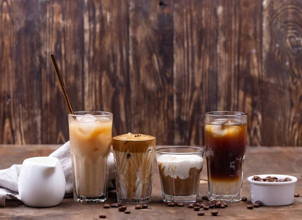 Minum kopi dingin trendi yang berbeda — Stok Foto