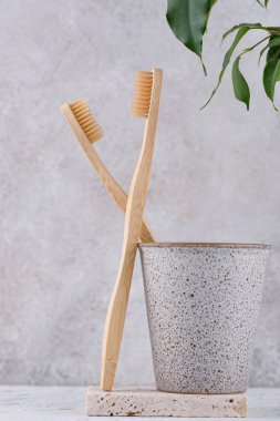 Bambu diş fırçası, sıfır atık bakım ürünü.